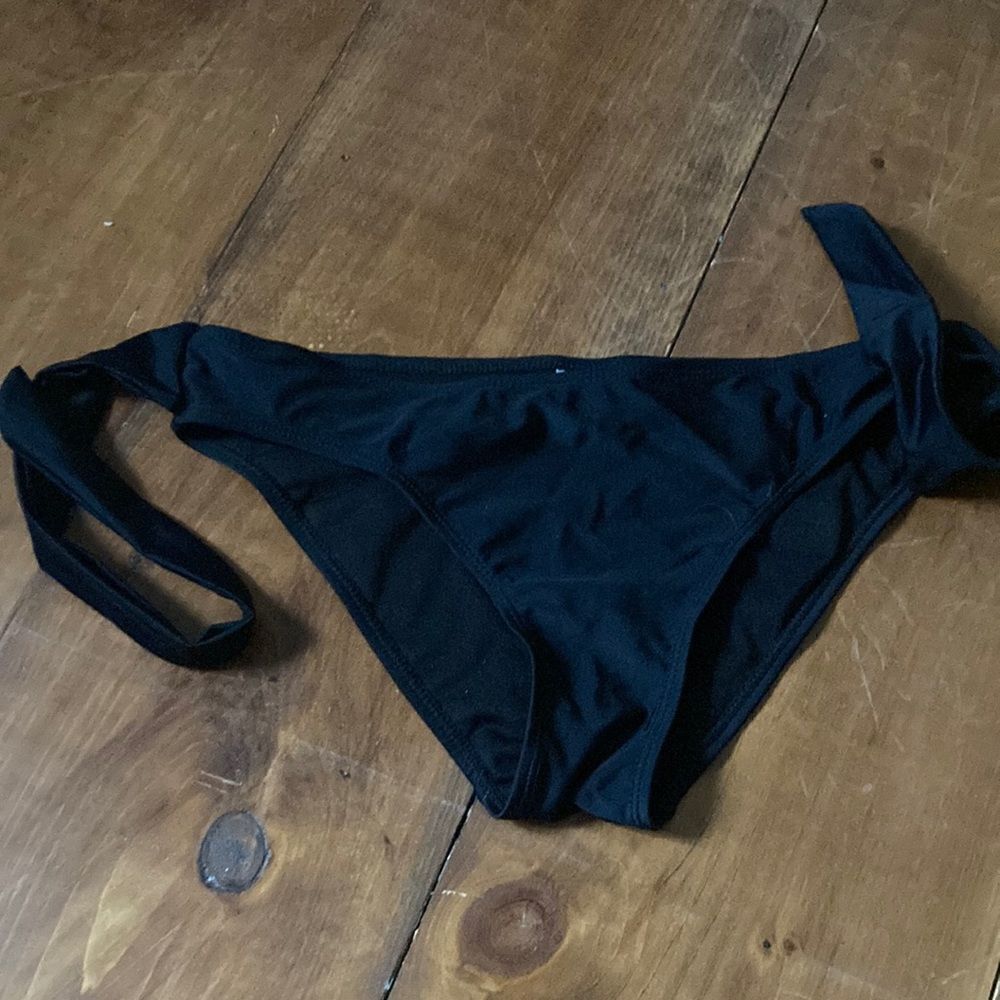 Bikini bottoms- black